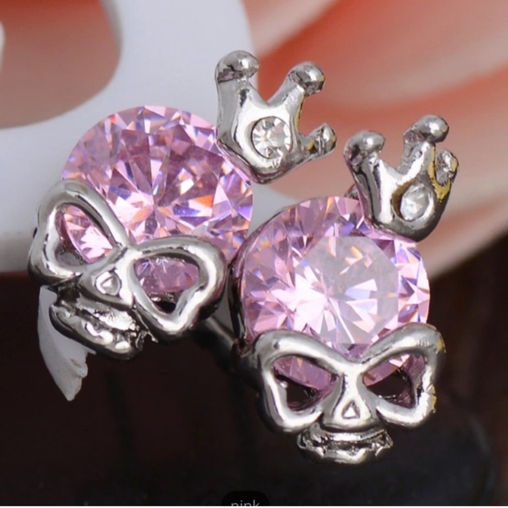 🔥Last pair🔥💀⚜️Princess Skull earrings pink gem
